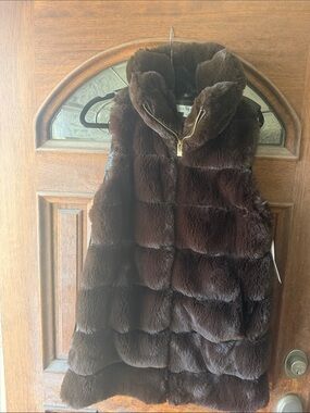 Via Spiga Rich Brown Faux Fur Hooded Vest 😍